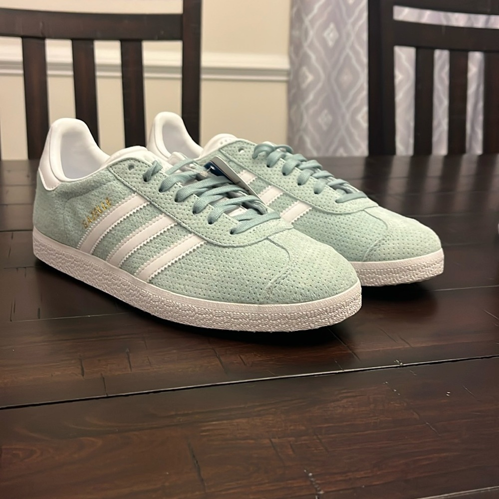 Adidas Gazelle Shoes Sneakers Green BY9358 Pigskin Perfed Suede Womens Size 9.5